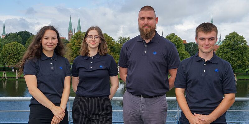 Glückliche Azubis der NEUE LÜBECKER